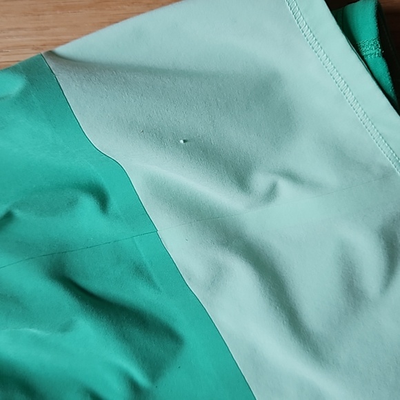 Lululemon skirt - Picture 7 of 9